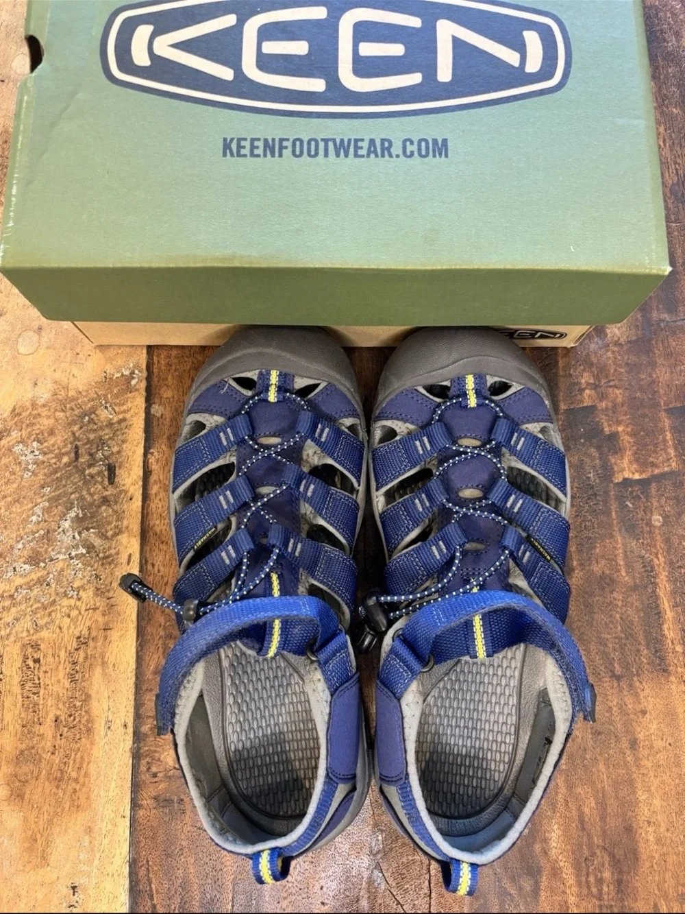 Keen Newport H2 men/big boys size 7 Navy and Gray Closed-Toe Water Sandals
